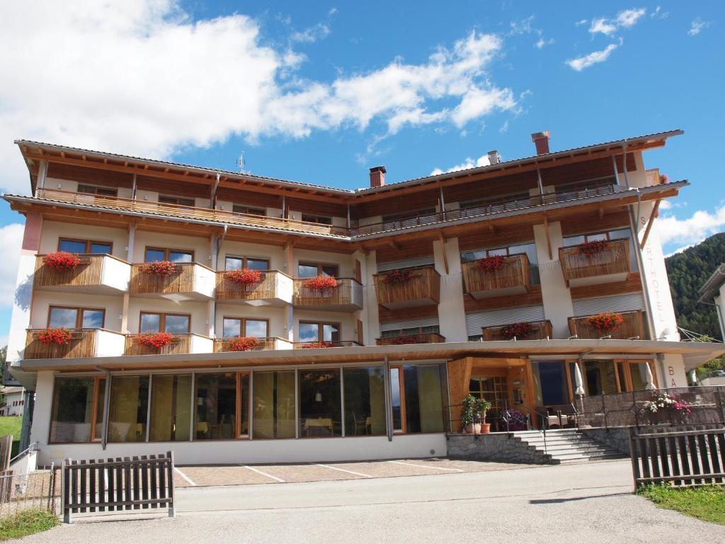 Sporthotel Rasen Niederrasen Exterior foto